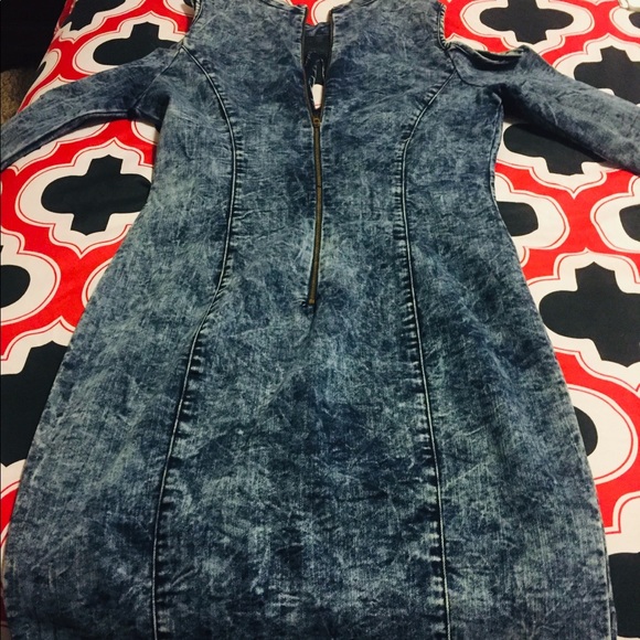 Dress - Picture 3 of 3